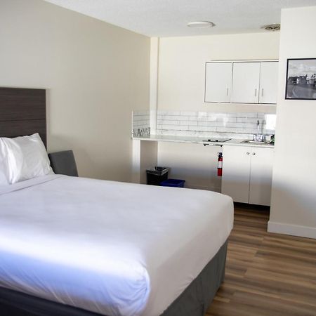 Ramada By Wyndham Dawson Creek Hotel Exterior photo