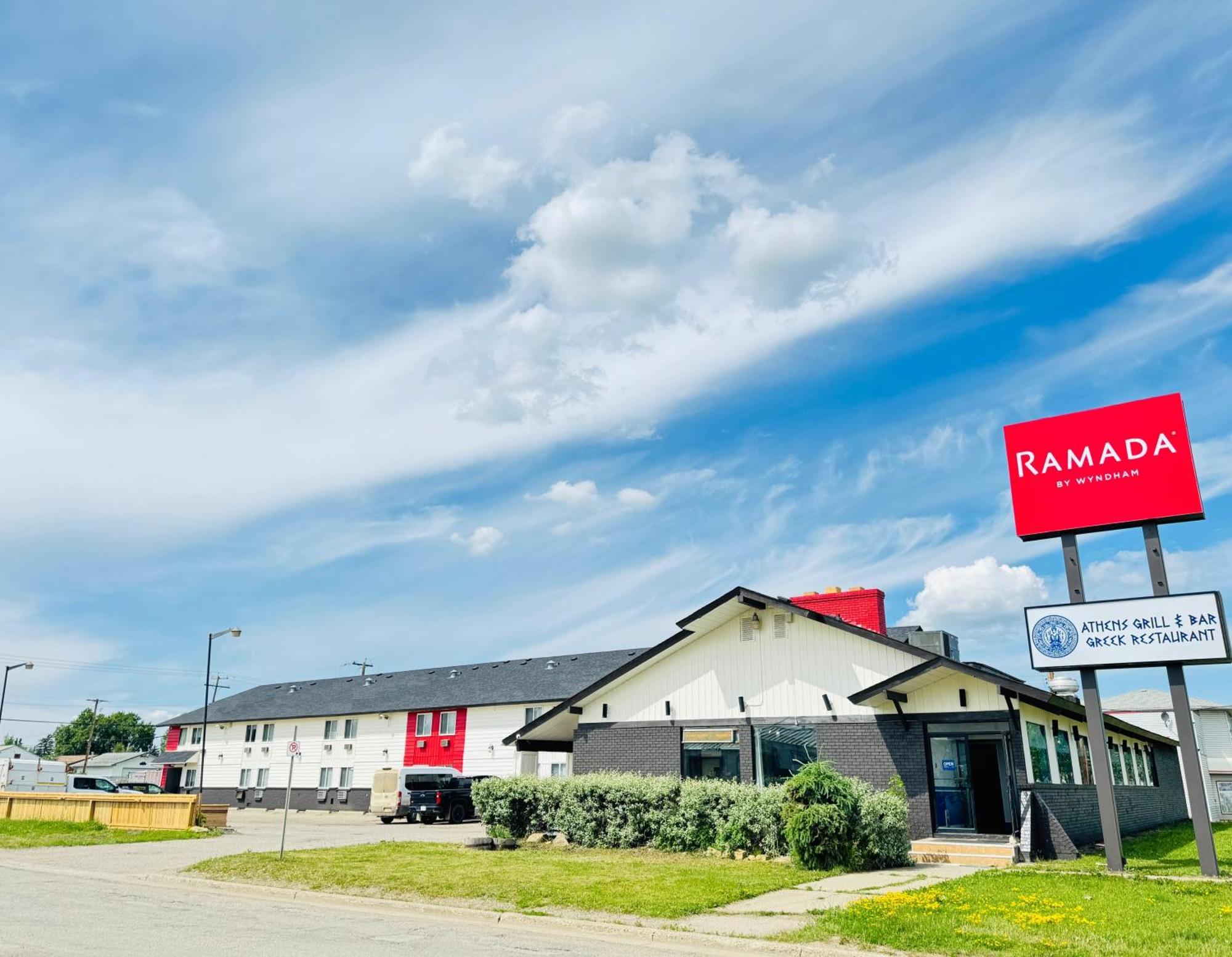 Ramada By Wyndham Dawson Creek Hotel Exterior photo