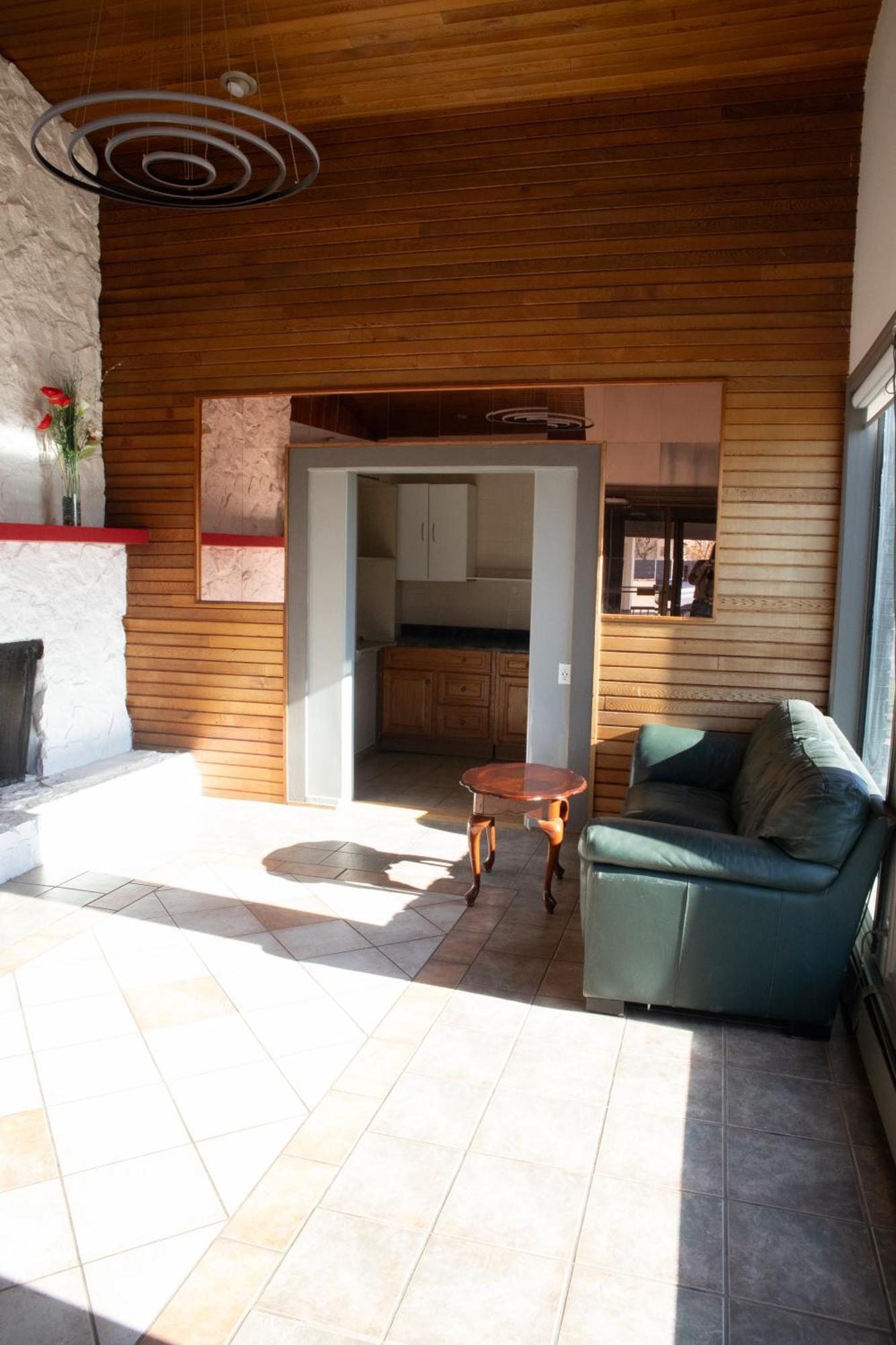 Ramada By Wyndham Dawson Creek Hotel Exterior photo